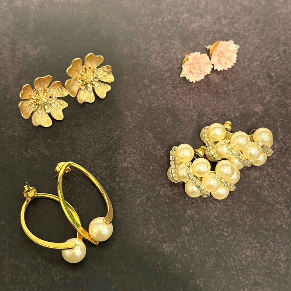 Elegant Gold and Pearl Women's Jewelry Set